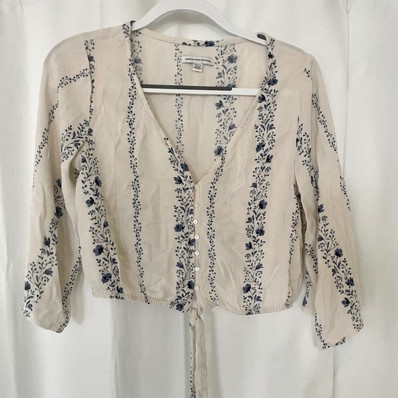 American Eagle Outfitters Tops - American Eagle outfitters Tie front Top medium (READ)